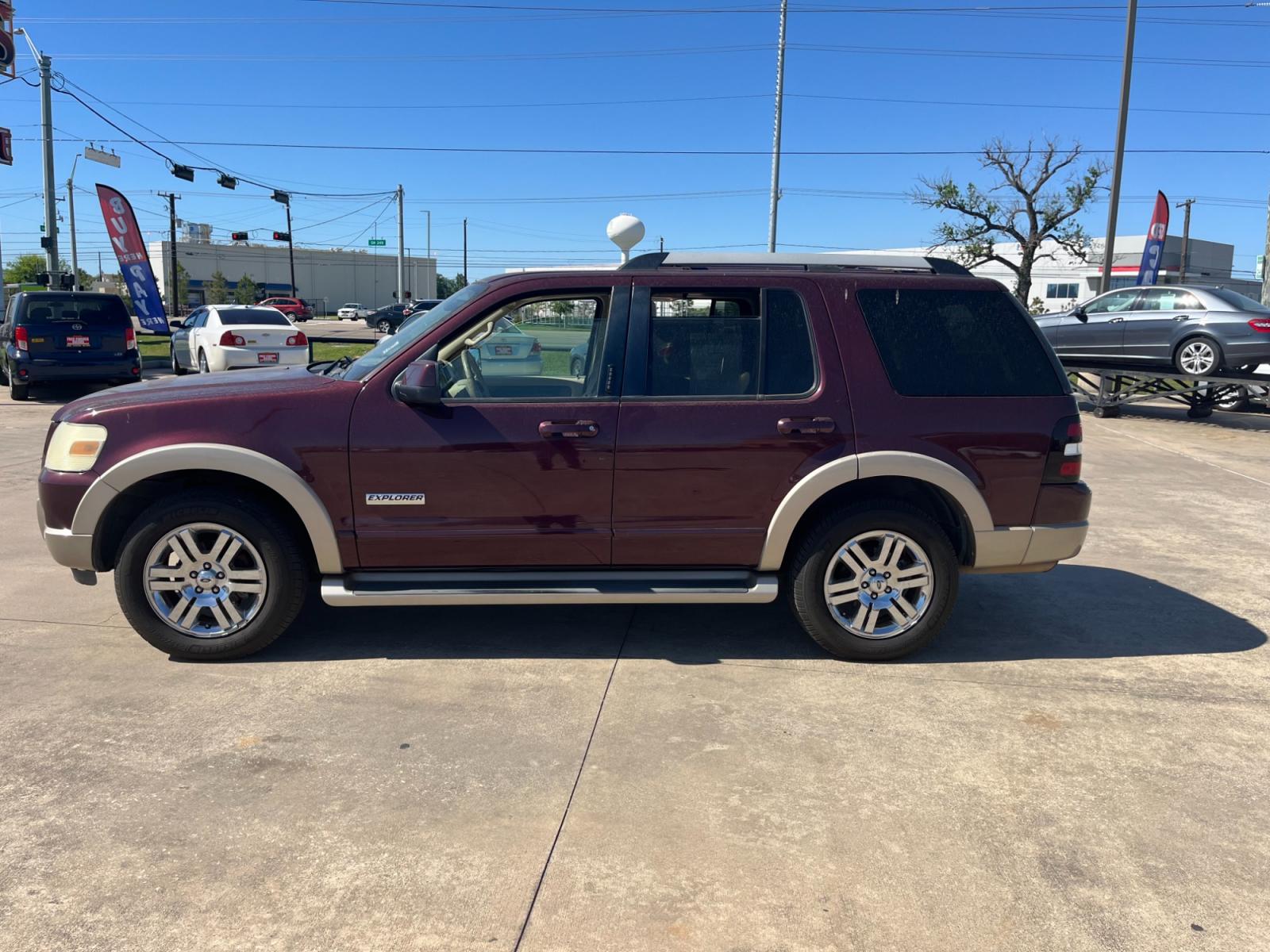 2006 maroom /TAN Ford Explorer Eddie Bauer 4.6L 4WD (1FMEU74816U) with an 4.6L V8 SOHC 16V engine, 6-Speed Automatic Overdrive transmission, located at 14700 Tomball Parkway 249, Houston, TX, 77086, (281) 444-2200, 29.928619, -95.504074 - Photo #3